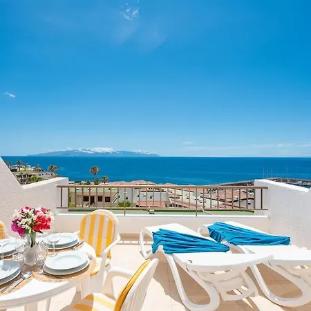 Bright 1br With Pool & Ocean Views Appartamento